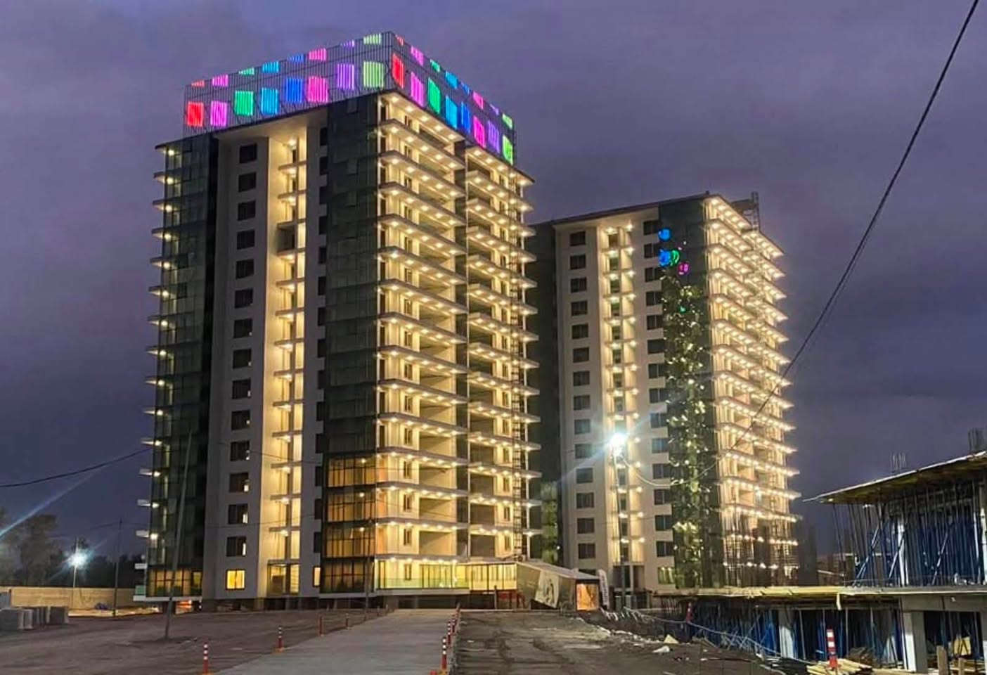 🏢 شقق للبيع في مجمع الود السكني فرصه للسكن او الاستثمار باسعار مناسبة
•••••••••••••••••••••••••••••••••
🏡 شقة للبيع في مجمع الود
📍 المساحة: 190 م²
🛏️ 3 غرف نوم
🏢 الطابق: 9
🏢 بنايات ال C
🌳 إطلالة مباشرة على الحديقة
🔑 موعد الاستلام: خلال 10 أشهر
•••••••••••••••••••
🏡 شقة للبيع في مجمع الود السكني
📍 بنايات ال B
🏙️ الطابق: الثالث
🌅 إطلالة جميلة
مساحة 200 m
🪟 الشقة مجهزة بستائر كاملة مع ديكورات جاهزة
••••••••••••••••••••
🏡 مجمع الود السكني
🔹 180م² – جاهزة للسكن
• إطلالة فلل وبوليفارد
• بنايات B
• 3 غرف نوم، 3 حمامات، مطبخ، صالة، 2 بلكون 
🔹 190م² – جاهزة للسكن
• إطلالة فلل
•••••••••••••••••••
🏠 شقة للبيع في مجمع الود السكني
• بنايات ال C  – طابق وسطي
• مع السبالت والسخان
••••••••••••••
شركة مفتاح 🔑 بغداد للتسويق العقاري 
📍المنصور _ شارع 14 رمضان
نستقبل كافة عروضكم العقارية 
للتواصل واتس اب ***********
