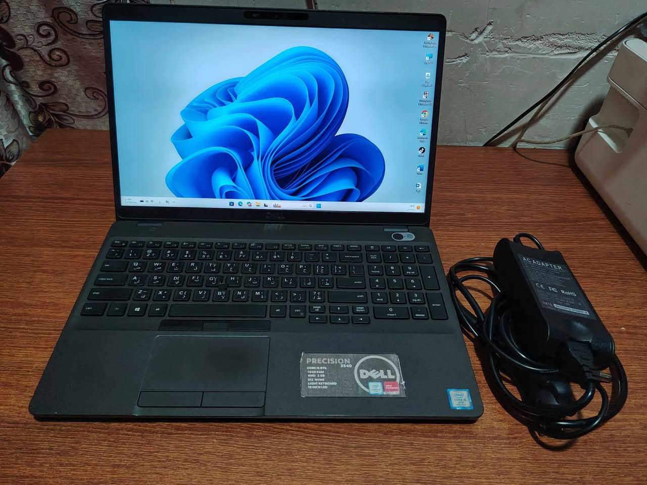 السلام عليكم
لابتوب Dell 
مواصفات 
Core i 5 جيل الثامن
رام 16  GB DDR4
كرت شاشة AMD 2GB
 هارد  500 SSD 
شاشة لمس 
نظافة فول 99℅
سعر 300 الف. 
مكاني الموصل التواصل على الماسنجر او واتس اب هذا الرقم
***********
