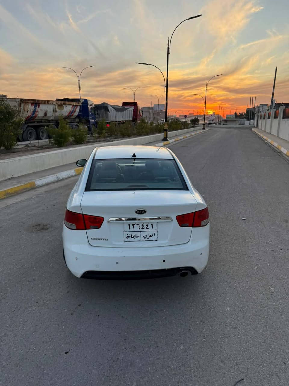 سلام عليكم سيراتو موديل 2013 ابيضّ رقم سليمانية خليجي بدون ضرر بيهة فقط دوسة صبغ و الباقي مكفول كير محرك شرط ***********
