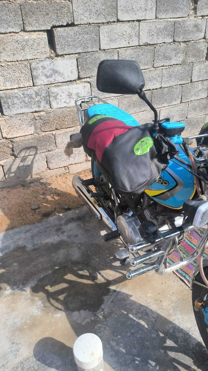 🚲 للبيع دراجة إيراني موديل 2025 – بصمة
الدراجة نظيفة كلش وما بيها أي صرف
موديل 2025
تشغيل بصمة
استخدام خفيف
مكفولة وجاهزة تمشي فوراً
اقتصادية بالبنزين ومناسبة للدوام والمشاوير
📍 المكان:فلوجة البعلوان 
💰 السعر: خاص
📞 الاتصال. ***********/
⚠️ للجادين فقط
⚠️ المراسلة خاص أو اتصال
