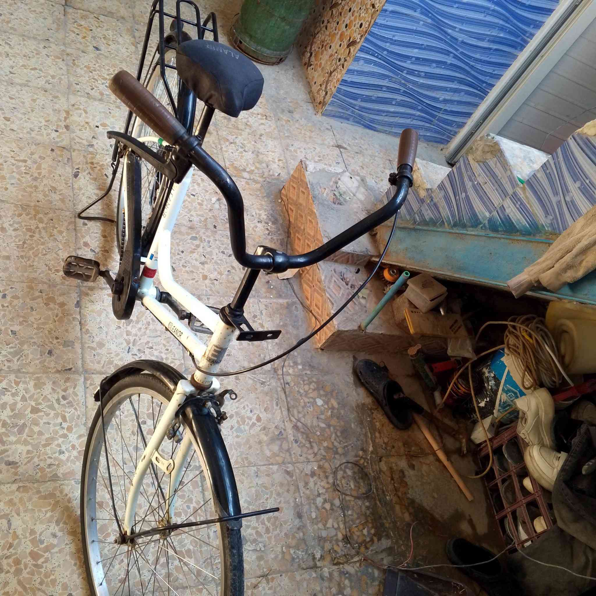 السلام عليكم بايسكل البيع السعر 75 وبي مجال العلوان البصرة احي الحسين الهاتف ***********
