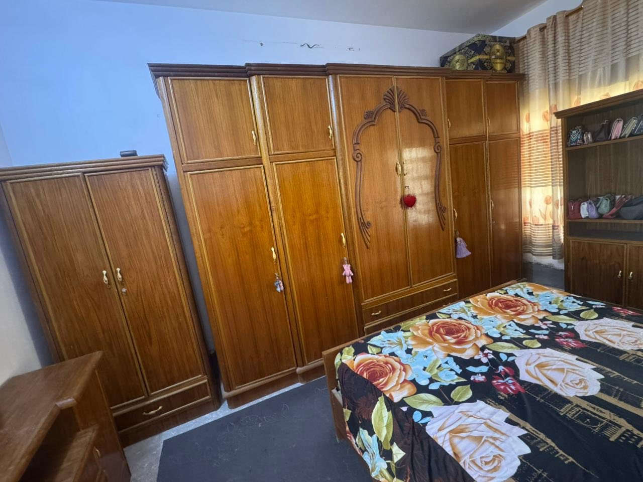 السلام عليكم غرفه نوم صاج اصلي درجه اولى نظافه فول لاكسر ولا شخوط  6 بوب وملحق بعد احلا من الصور سعر مليونين وبيهة مجال للاستفسار ***********
