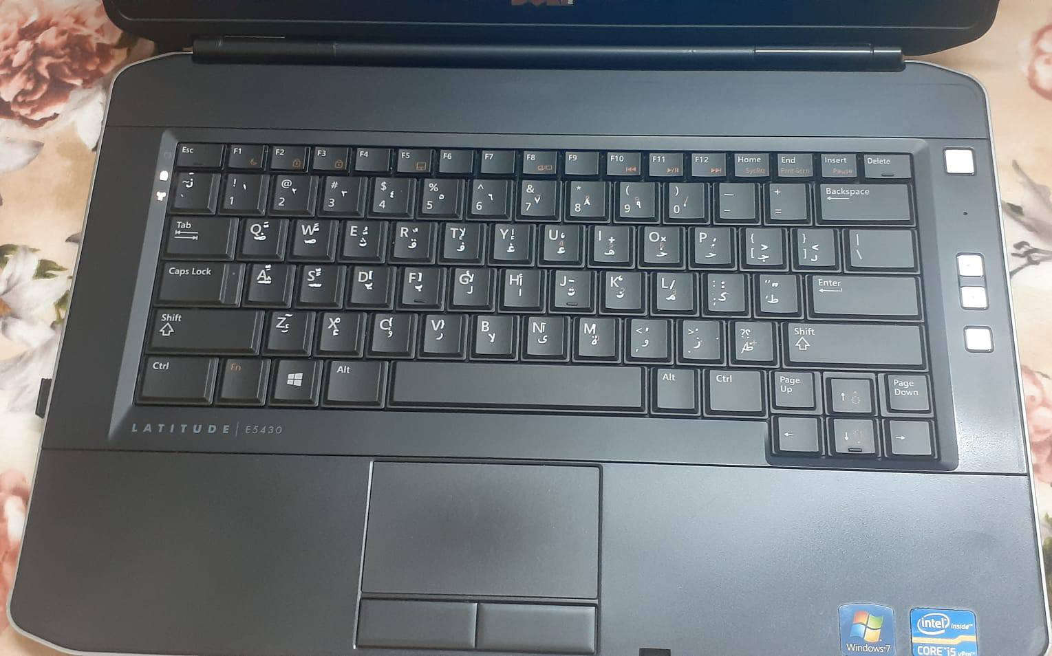 للبيع لابتوب Dell من شركة دل عالمية شرط شغل و شرط نظافة ويحتوي على منافذ يو اس بي ٣ ويدعم سيدي DvD و حجم شاشة 14 انج ولغات مالتها فول عربي وانكليزي و ذاكرة ٦٤ قابل للتطوير ورام ٤ قابل للتطوير وكذلك يحتوي على شغلات هندسيه وبيها كل برامج وورد اكسل كلشي تريد بيها وكذلك يشغل العاب خفيفه و للدراسة و بحوث طابعات تكدر تربطلها وشاحنة مالتها وياها سعرها ٢٠٠ الف شراي يتصل *********** عنوان طوز .
