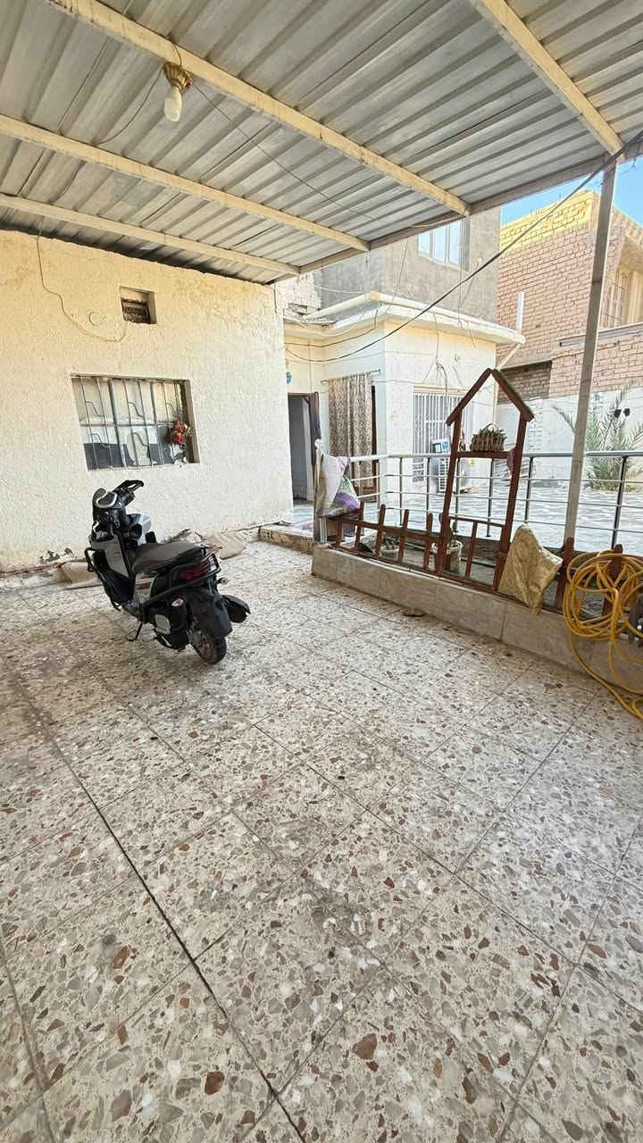 (#أَعَــــــــــــــــــــلَأَنَ) 
   ((#مكتــب_شمــس_الباحــث_للعــقارات_السماوة))

دار للبيع ▪️ في حي الصدر 
المساحــه ▪️240 m قرب جامع الرحمن 

 يتكون من 4 غرف  نوم صالتين  واستقبال مطبخ ومجمعات صحيه ملاحظه البناء قديم صالح للسكن 

السعر 140 مليون قابل للتفاوض   

#حاب_تعرض_عقارك_كل_ماعليك_مراسلتنا_على.          _الخاص_أو الأتصل_على_أرقام_المكتب https://www.facebook.com/shamsalbhith?mibextid=LQQJ4d

     شمس الباحث للعقارات السماوة 
                       بأدارة    
             ابو مؤمل الفرطوسي      
                  ***********      ***********

(🌹#شعارنا_الأمانة_والثقه_والأخلاص_في_العمل🌹)
