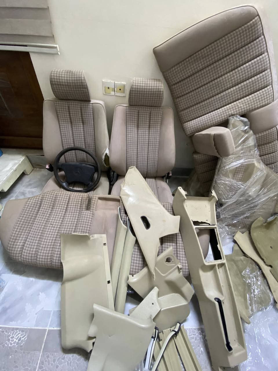 نص غرفه مارسديس 190
سعر قفل 350 دولار 
مكان اربيل 
***********
