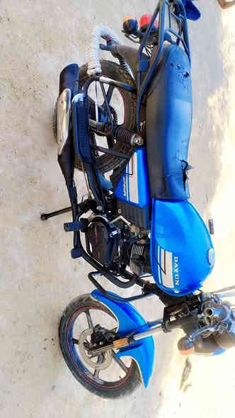 يا الله السلام عليكم دراجة البيع دايون موديل ٢٢ مكينه ٢٠٠ كتابه حمره أوراق سكنر مكفوله كفاله عامه كهربيات سلف كله شغال بشرط انضف من الصوره السعر مليون ٥٠ وبيه مجال الشراي يتصل وبيه خير ويدلل ***********
