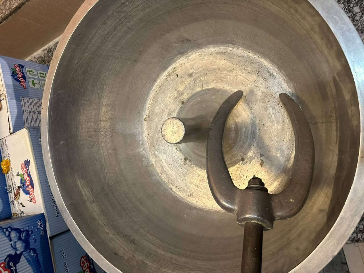 السلام عليكم ورحمة الله وبركاته
عجانه حجم ٥٠ كيلو شغاله استعمال قليل جدا للبيع 
السعر ٤٥٠ عراقي وبينه مجال 
المكان كربلاء المقدسة
*********** ابو محمد
