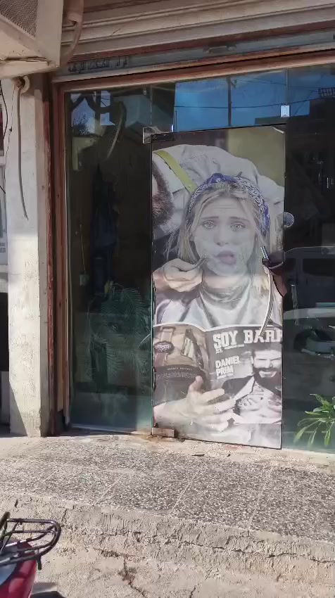 سلام عليكم محل حلاقه للبيع لعدم التفرغ  المحل شغال وبيه زبائن  
المكان دور الشرطه قرب صوره الايمام علي ع
***********
