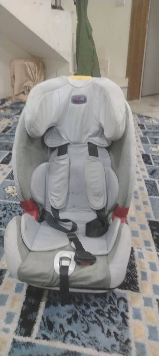 السلام عليكم... كرسي أطفال مال سياره من عمر سنه لحد ٥سنوات ماركه بيبي لاند أصلي سعره ٦٠ ألف ما مستعمل هواي ***********
