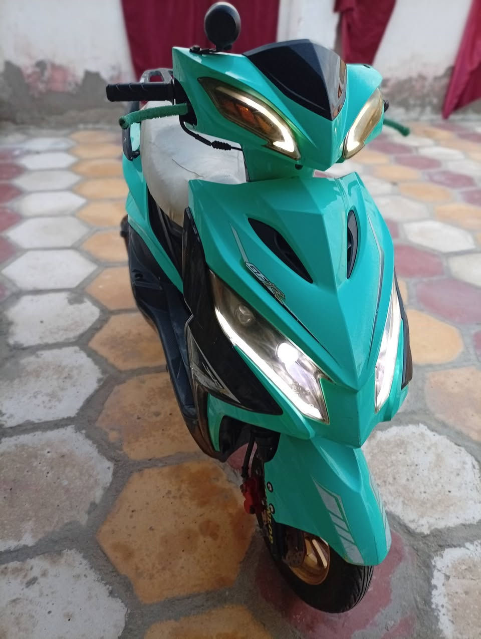 اللهم صلي على محمد وآل محمد دراجه سكنس للبيع  محرك مكفول جاهزه من كلشي كهربائيات شغاله سلف  وشلعه ومعدل ونعومه ولايت اشاير هورن قفل سترين ودبلات شغاله دراجه مال جناي متخسر عليه ربع السعر 400 وبيه مجال لشراي.
العنوان حله منطقة الدبلة 
***********
