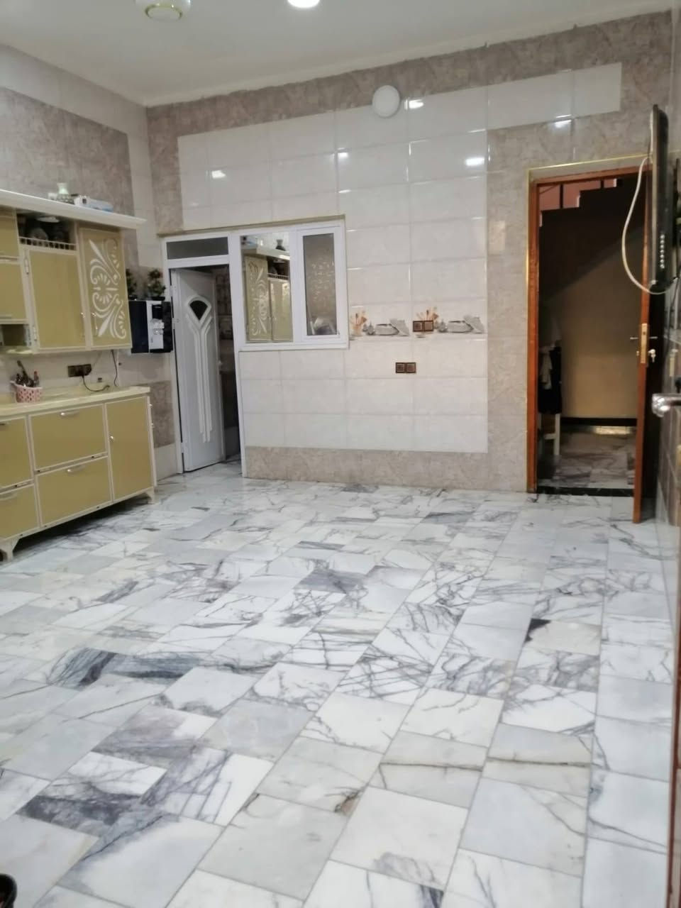 بيت زراعي للبيع مساحته 100 متر طابقين يحتوي ع استقبال وصاله كبيره والطابق الثاني غرفتين بنظام سويت
قرب المستشفى التركي مباشره
***********

