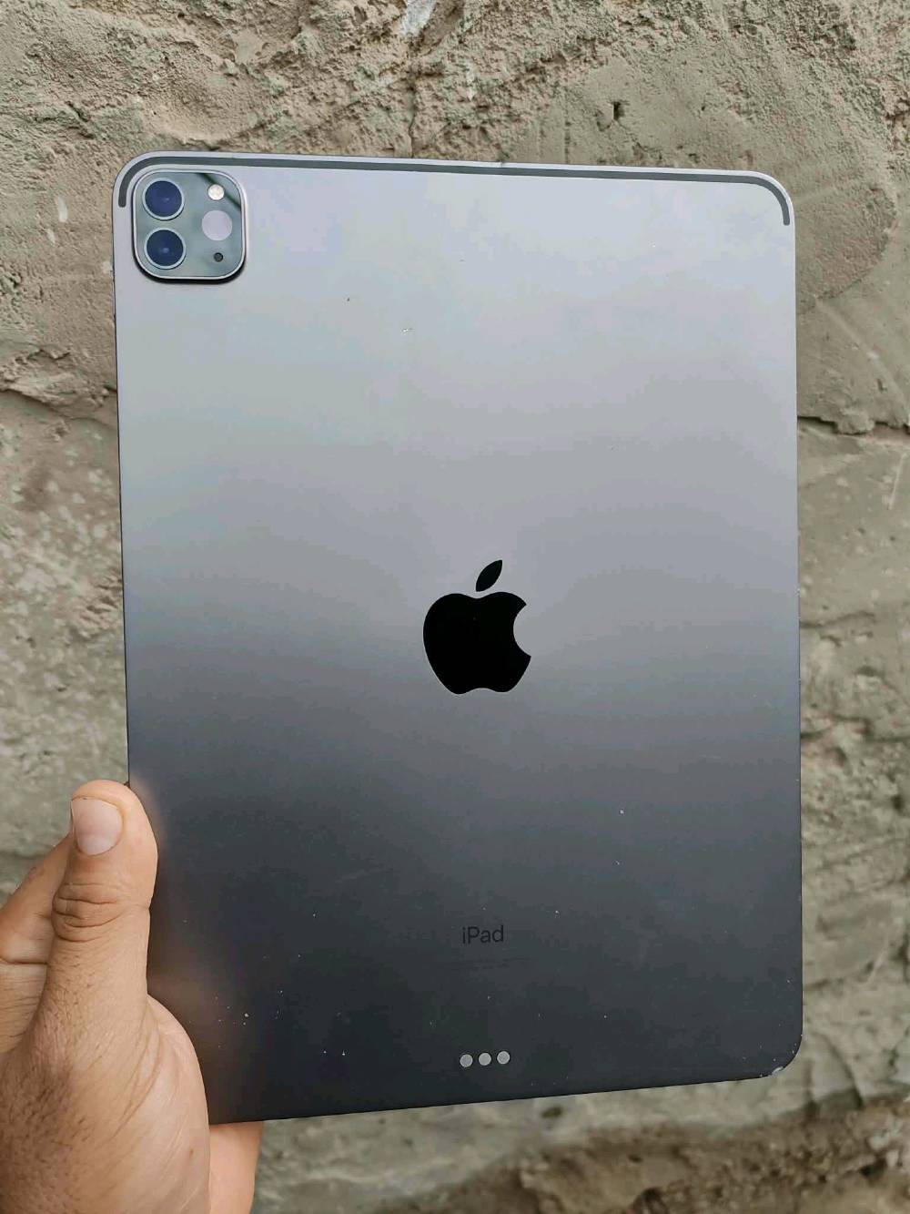 ايباد ١١برو جيل ثاني ذاكرة ٢٥٦ بطارية ثمانينات بيه فطر بشاصي جهة وحدة زغيرة يم ايسي ماماثر استخدام جامعي للبيع ب٤٩٠او مراوس بايباد حسب الاتفاق كل التفاصيل موضحة بصور