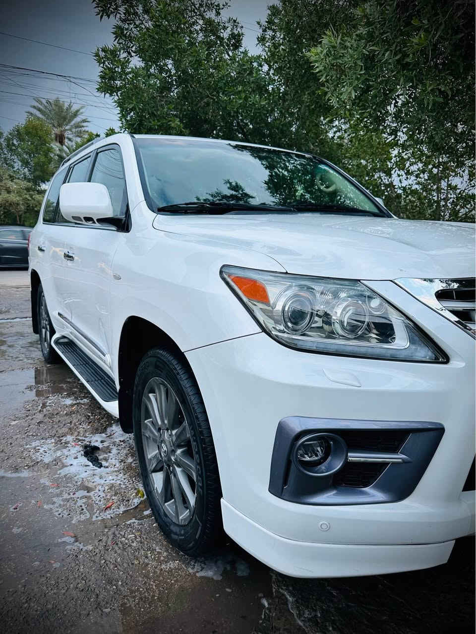 🚗 للبيع: لكزس (Lexus) قمة النظافة 🚗
 موديل 2008 - سفينة الصحراء 
سيارة بحالة الوكالة (جديدة جداً) ولعشاق التميز، استخدام شخصي راقٍ جداً.
المواصفات والتفاصيل:
• الموديل: 2008 (بريم - باب أول).
• الرقم: شمالي (تحويل ملكية مباشر).
• الحالة الميكانيكية: المحرك، الكير، الأكسن، والكهربائيات بحالة الشركة 100%.
• الصيانة: صيانة كاملة وجديدة في شركة ساز (أربيل).
• الإطارات: طقم تاير جديد بالكامل.
المميزات الإضافية:
• الداخلية: غرفة السيارة بحالة الشركة، (كعيات) الشركة الأصلية لم تفرش بعد.
• الملحقات: كتلوكات الشركة الأصلية لا تزال موجودة.
• الأداء: السيارة في القيادة (التراي) أنعم وأجمل من موديل 2025 بشهادة كل من جربها.
• الضمان: كفالة عامة وشاملة من كل شيء (مصدة لمصدة).
ملاحظة: السيارة لا تحتاج لصرف دينار واحد، جاهزة للاستخدام الفوري ومناسبة جداً لمن يبحث عن الراحة والمتانة.
السعر ٣٠ الف دولار ،،،، يعني ٣ شدات وبيه مجال 
📍 المكان: [ بغداد السيدية ]
📞 للتواصل والاستفسار       *********** أربيل, العراق
