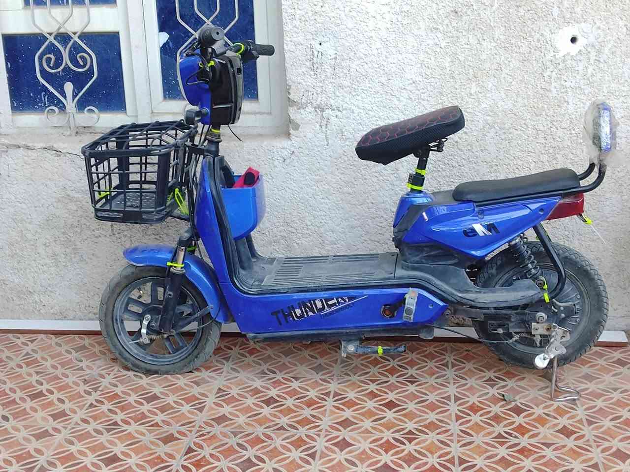 دراجة شحن كامل مثل بالصورة ونظيف سعره 300الف مكاني ديالى تحرير حي السكك اصال أو مراسلة الصفحه ***********بيه مجال للطيب ......
