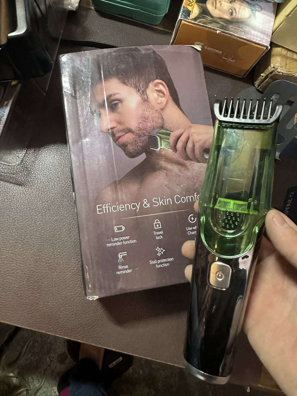 سلام عليكم يريد يرسلني عل واتساب *********** بل خدمه  عندي جمله ومفرد
