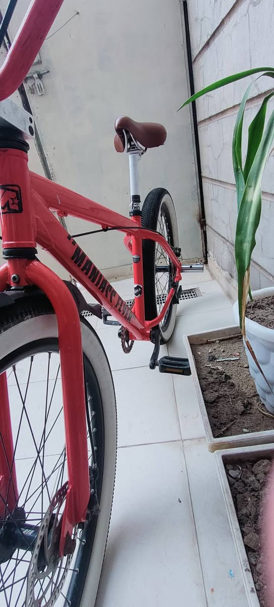 .السلام عليكم 
بايسكل bmx. 🚲
حجم 27 
. موديل 2023.
السعر 150  
الموقع: بغداد (المحمودية) 
للتواصل واتساب :  ***********
