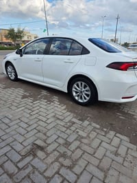 كورلا للبيع 24هايبرد السياره شكل خليجي فول مواصفات داخل احمر  كشنات كه...