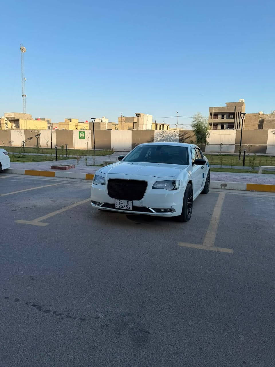 السلام عليكم اوبامه 2016 فور ويل وارد امريكي حادث بنيد وجاملغ وبيها صفحت اليمنه صبغ وباسمي السعر 154ورقه وبيها مجال *********** وللاستفسار اتصل
