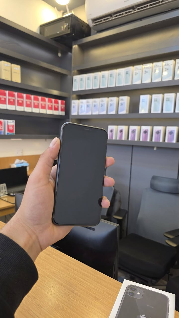 I phone 11
جهاز حلو مكفول من كلشي بطاريه ٨٠ 
للتواصل ***********
