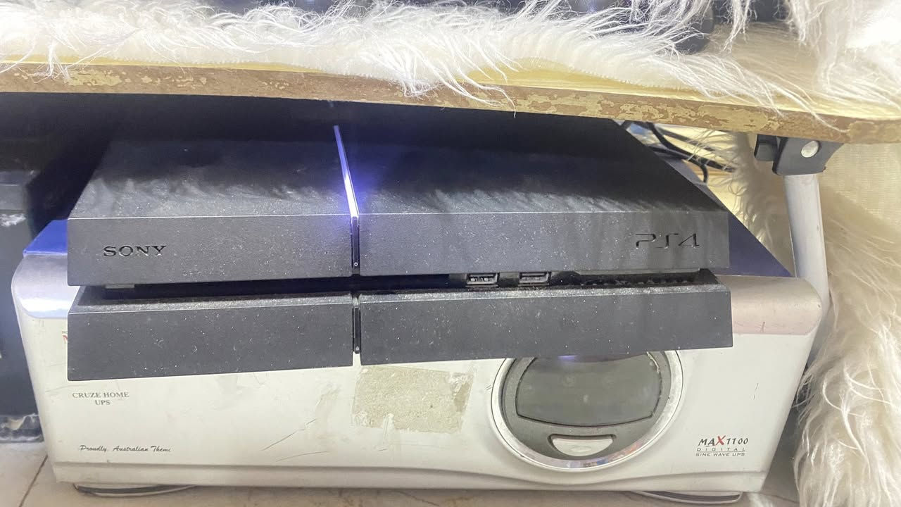 بلي4 فات مهكر مع 3جوستكات وبلازمه تكنيك حجم 42للبيع اليريد يراسلني او ***********
