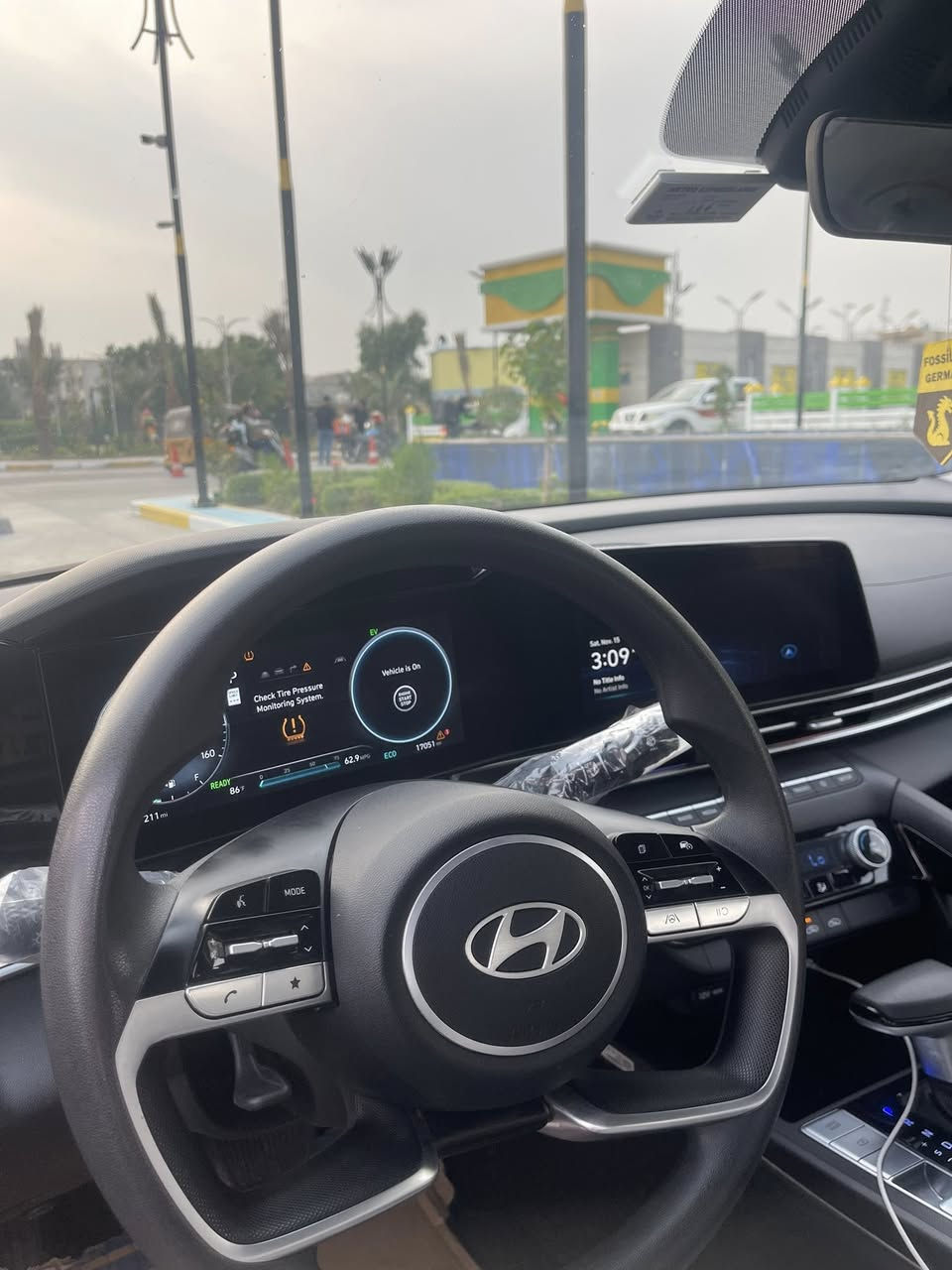 النترا هايبرد SEL  الموديل 2024 حادثها جاملغ امامي مبدل نفس لون بدون صبغ   بدون ايرباك ايضا لون اسود ميتاليك الجديد ماشية 20 الف 🔘

المواصفات SEL اعلى شي موجود بالهايبرد :-

🔘سستم صوت من شركة Bose 🔊 + دمام مع امبليفاير

🔘لد امامي + لد خلفي 

🔘دشبول متصل + لد ليزري مخفي مع اناره مخفيه اكثر من 64 لون 🌈

🔘لايت زنون 3 عدسات بلادي مع حاجب لد نهاري 

🔘بصمه تشغيل وايقاف السياره 

🔘حساس امامي + حساس خلفي 

🔘كامرا دواره + حساس 360 درجة

🔘اوتو  هولد 

🔘مود درايف 

🔘اربع مودات قيادة

🔘سايد بريك كهرباء 

🔘رادار  امامي + رادار جانبي + رادار  خلفي

🔘صندوك  ذكي عند الاقتراب 

🔘يدات بوب لمس للبصمه

🔘نظام ترحيب للسائق مع انارة 

🔘تبريد منفصل مع مناخ منفصل للسائق والراكب 

السياره قفله مواصفات جريدة 

كل مواصفات موضحة

الاتصال ***********
