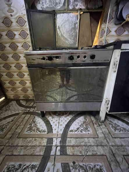 كاونتر نظيف البيع كامل مع سنك البيع سعر 300 وطباخ 100 عنوان زبير ***********
