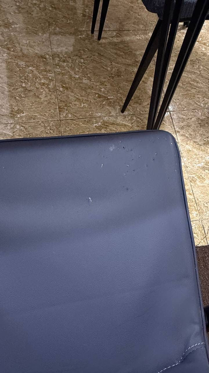 السلام عليكم ميز طعام للبيع مع كراسي عدد 6 امانة الله اخو الجديد ما عدا كرسي واحد بي ضرر كلش قليل بالصوره موضح سعره 300 قفل مكاني بغداد حي الفرات للأستفسار 7734985490
