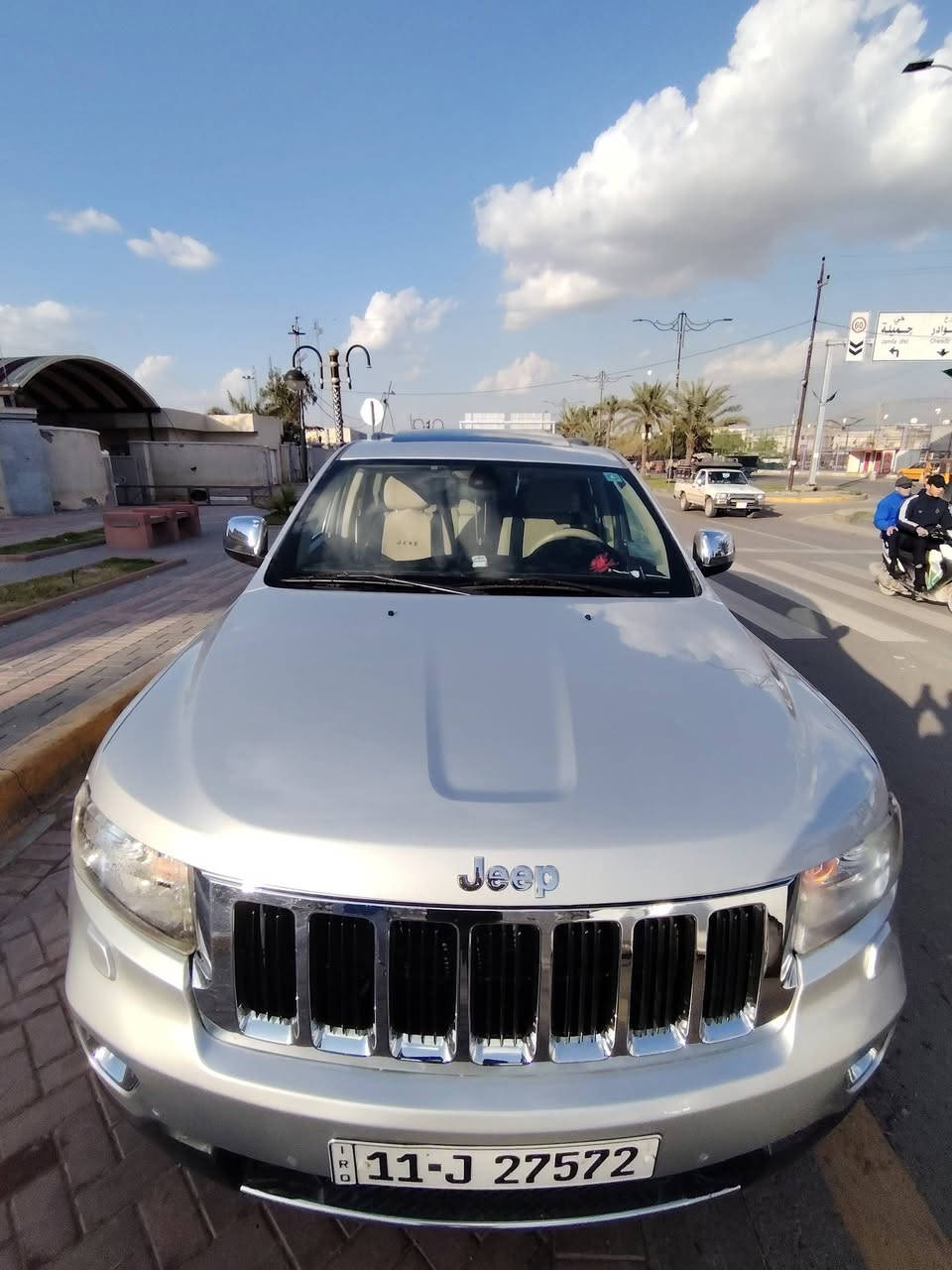 سلام عليكم 
جيب لاريدو 2013 لون سلفر 
وارد خليجي كفاله عامه 
رقم بغداد تحويل ثاني يوم 
سياره جاهزه خير من الله عليه ادامه كامله صدر جديد 
فول فول 
فتحه 
حساس انزلاق 
استيرن كهربائي 
تبريد كشنات 
فور ويل 
مري شفط 
كشن كهربائي 
فول فول بعد بيه هواي موصفات 
سياره تاخذه ربع متصرف عليه شرط الفحص 
***********
مكاني بغداد 
سعره 205 وبيه مجال
