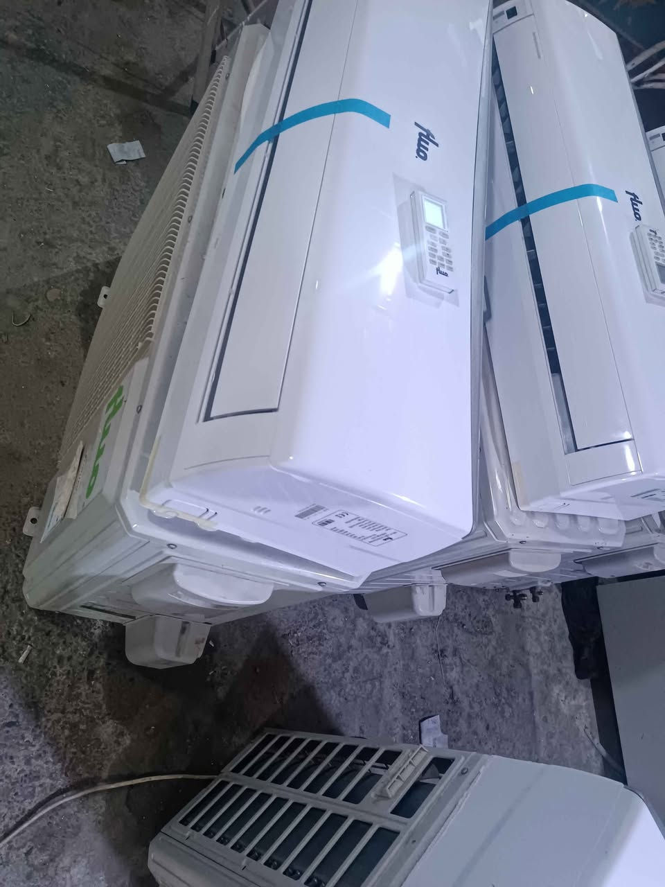 سبلت حجم طن ونص انفرتر شغال 4اشهر فقط العدد اربع قطع فقط الخارجيه دبل راديتر حجم كبير موديل حديث السعر 370الف للتصال ***********واتساب ماسنجر سبلت حجم طن ونيف انفرتر دهوك, العراق
