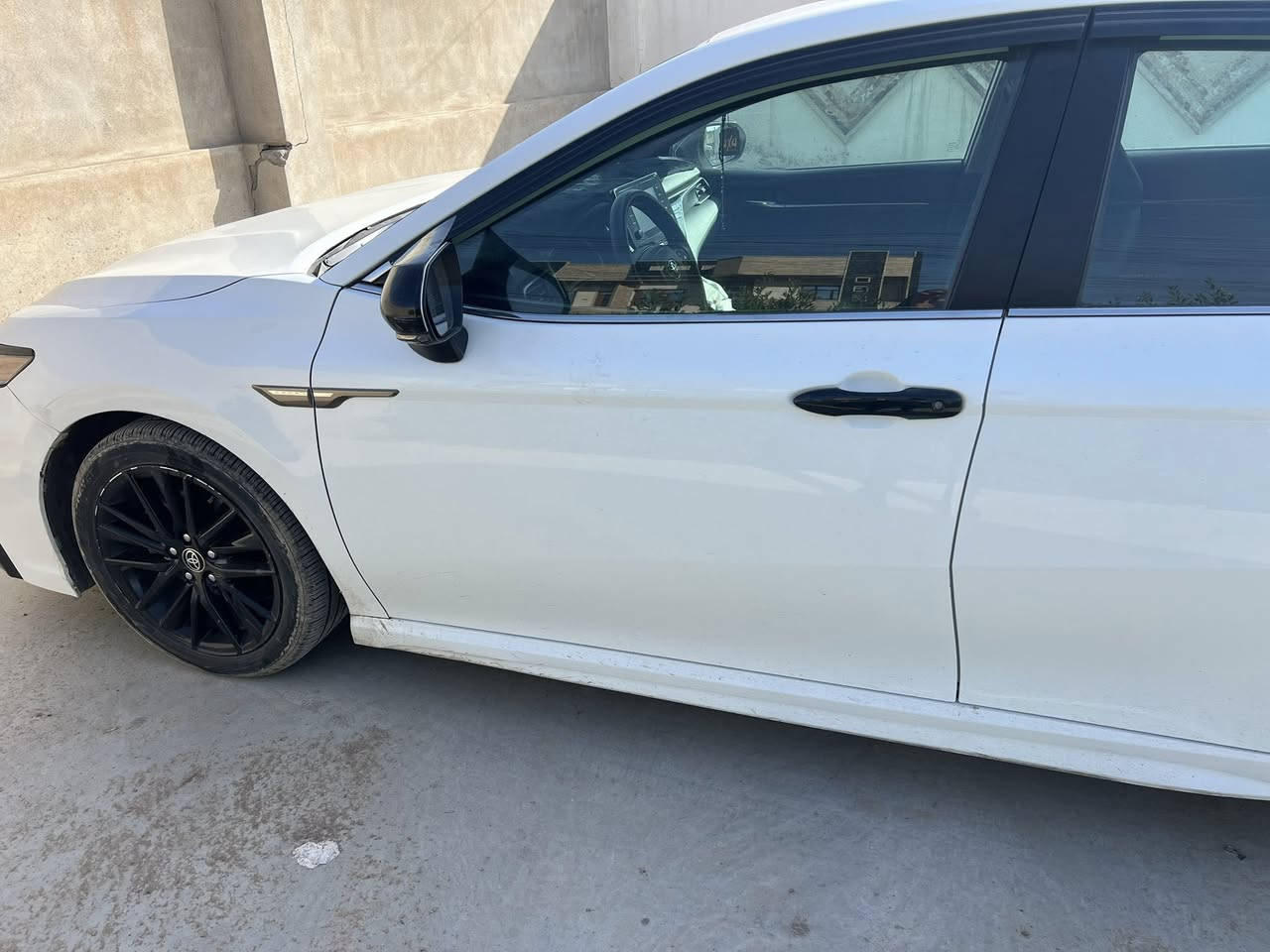 كامري 2022
حادثها بنيد وجاملغ 
السياره نضيفه ماشيه 90 الف 
نص فول 
السعر 198 وبيها مجال 
رقم الهاتف ***********
