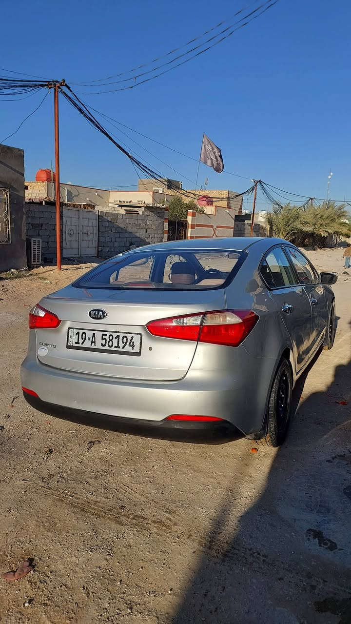 سيراتو مديل 2016 خليجيه مكينه 1600 كير مكينه مكفولات 
بيها بابين ونص البنيد صبغ رقم كربلاء انكليزي سنويه 2029 بسمهم السعر 110 وبيها مجال بسيط مكلف بالنشر 
رقم صاحب السياره ***********
