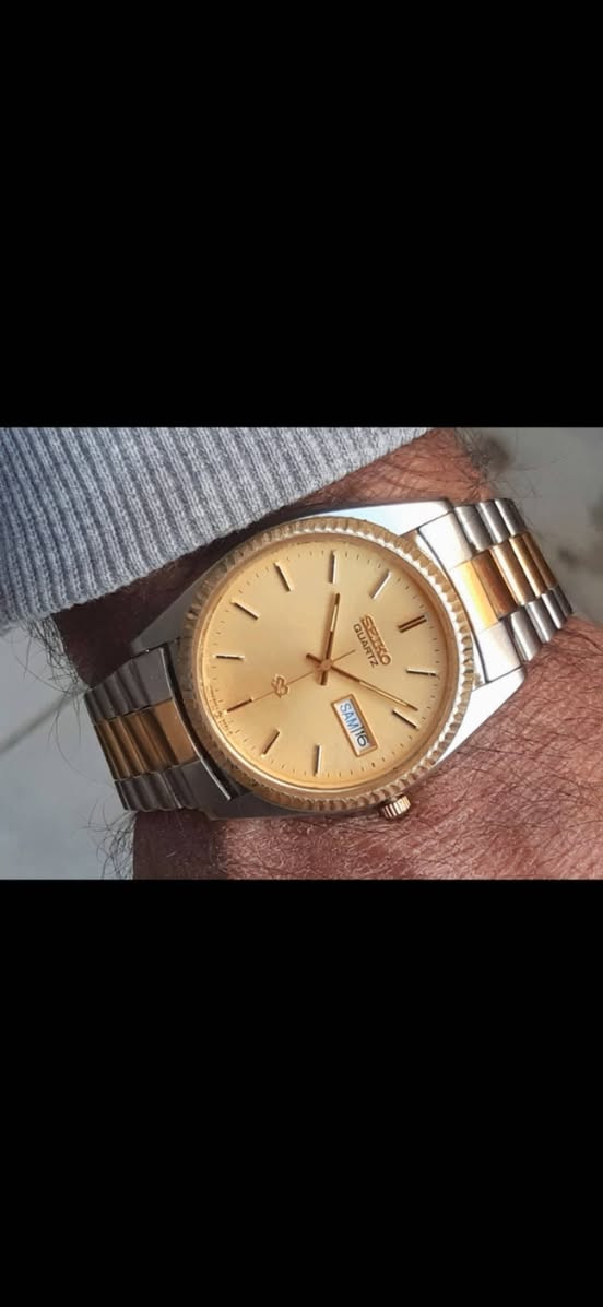 تحية طيبة .
#Seiko_SQ_Quartz_two_tone_(president) . Vintage .
1980 - 1990 .
#سيكو 
تو تون فينتج إنتاج ياباني قديم الثمانينات 
موديل برزدنت .
الساعة دي ديت قطر 36mm ملم
نظافة ممتازة جدا .
#السعر٥٥الف  .


**إذا كنت صاحب هذا الإعلان وتريد حذفه لأي سبب، رجاءا أرسل رسالة إلى الدعم الفني**