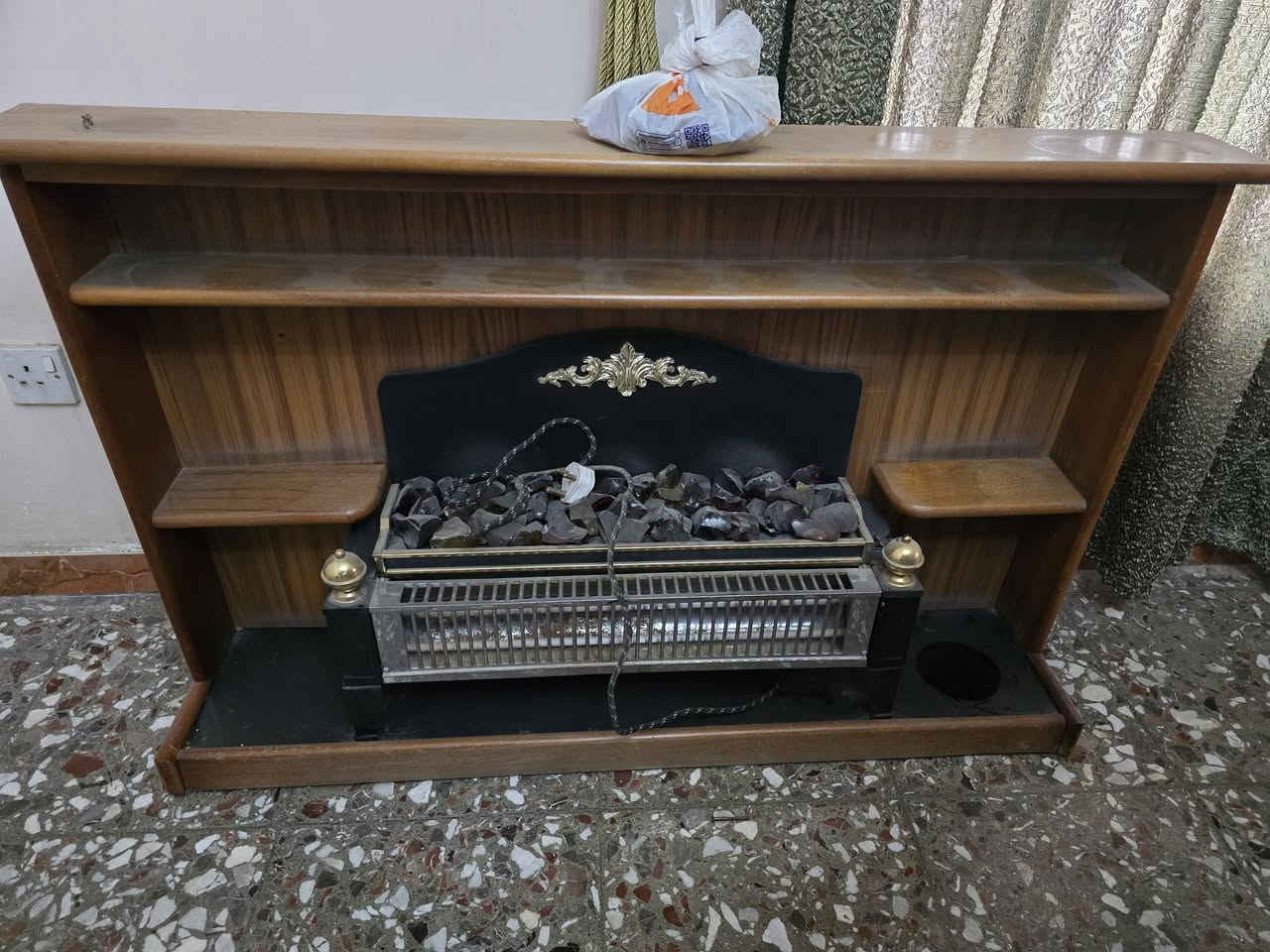 صوبة كهربائية حجر مع رف ديكور 
السعر ٥٠ الف


**إذا كنت صاحب هذا الإعلان وتريد حذفه لأي سبب، رجاءا أرسل رسالة إلى الدعم الفني**