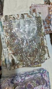 ولله الحمد تم توفير المخور بطبعات جديده😊🌈✨ مخور حرير إيطالي قياس القطع...