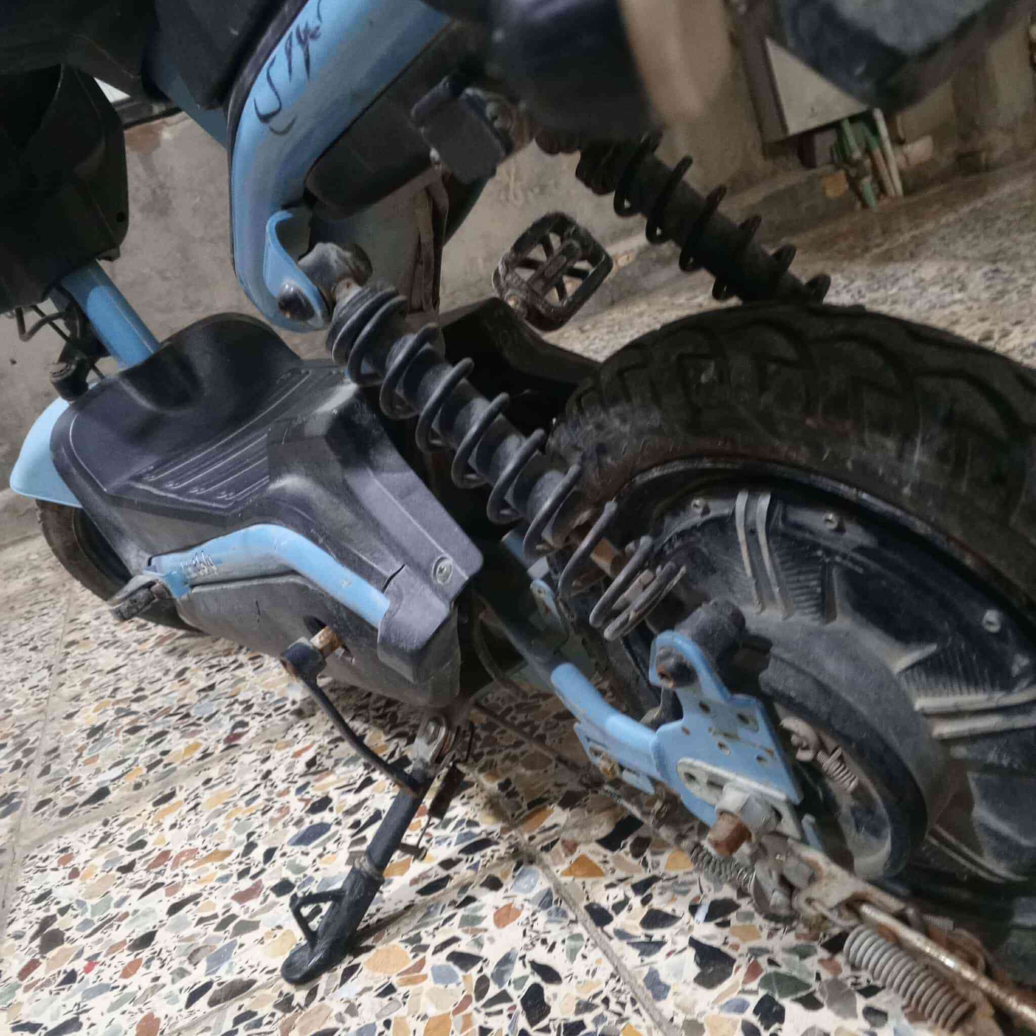 بايسكل شحن للبيع جاهز كل نقص مابيه حجم 14 بطاريات صار ثلاث اشهر من شديتهن وبحاله جيده جدا 
سعر 200 وبي مجال للشراي 
العنوان كوت حي الحكيم 
للاستفسار الاتصال على الرقم ***********
