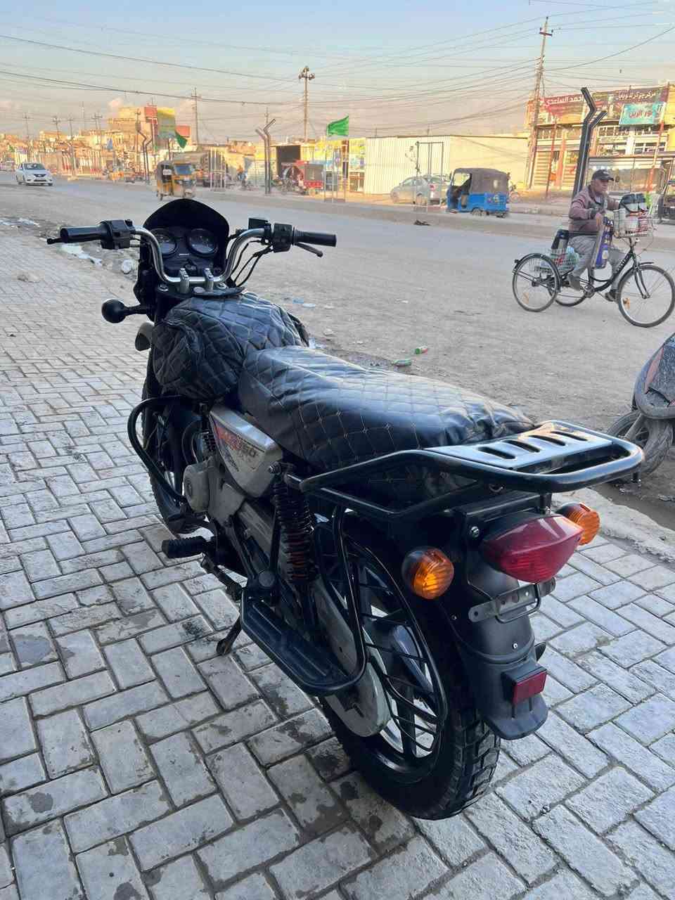 السلام وعليكم عندي بوكسر البيع موديل 2022 وراق كاملة بوجهك الترقيم دراجة خير من الله مكينة شلعة معدل اني موظف اروح وارجع الدوام مكاني بغداد حي اور الاستفسار *********** السعر 1350,وبيهةمجال الطيبين
