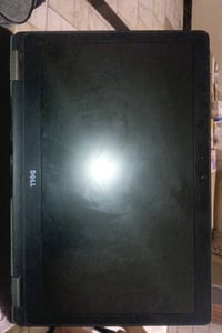 لابتوب DELL لابتوب نضيف و ما داخل صيانة كارت الشاشة 4كيكة و الهارد 256...