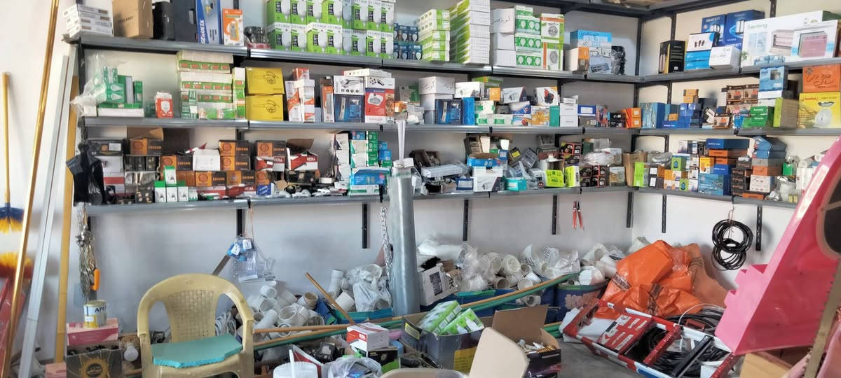 السلام عليكم ورحمة الله وبركاته 
يوجد لدى خدمات الصالح
كافة المواد المنزليه 
والانشائيه ...والصحيات ..
صوندات بواري مجاري 
نايلون..تنور ..افران 
كافة سياج السيم 
كافة انواع الاصباغ 
وبأنسب الاسعار اسعار تنافسيه 
*********** ابو ياسر 
*********** ياسر
*********** الحاج عمر
