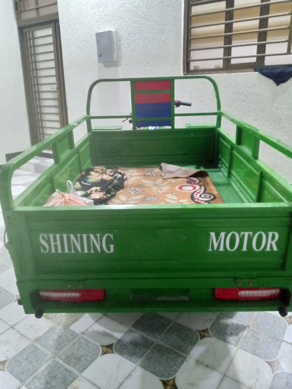 السلام وعليكم للبيع ستوتة مديل ٢٥ جديدة وكيل وصل موجود مشترية مليونين و ٨٠٠ ورايده مليونين ونص قفله عنوان بصرة ***********
