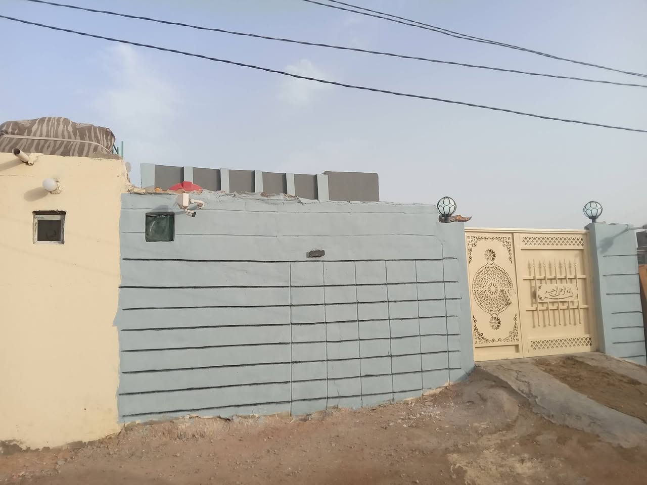 سلام عليكم بيت البيع بحي مصوره   مساحه ٢٠٠ م   ألبيت طابو زراعي سند 25 *********** البيت نضيف
