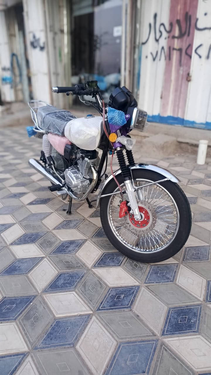 ياالله    ///الاخوين للدراجات 🛵
‼️‼️الإستفسار /***********☎️***********
التايكرر ال 2025 الاصلي باب 1 🛵
دشبول شاشة لمس بلوتوث 
نظاافة 99% جيس وزيروو استخدام ((15))يوم 
لوون . مميز بنفسجي دولار 🟪
‼️‼️مكاان//الصويرة شارع السبيس تقاطع حي الزهور
