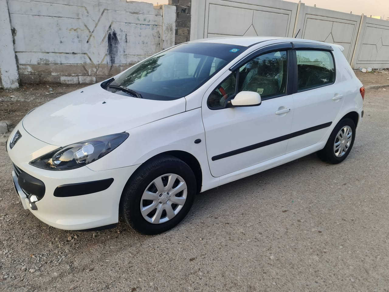 بيجو فرنسي موديل ٢٠٠٦ جاهزه السياره كير محرك تبريد صدر تخم تاير بدون حادث او ضربه بيه صبغ بل داير جاملغ خلفي
السعر ٦١
للإستفسار *********** وبيه مجال قليل الشراي ايخابر مامتواجد عل فيس مكانها البلديات
