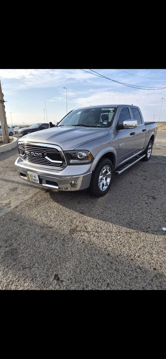 سلام عليكم
دوج رام كلاسك موديل 24 
6 سلندر 3600 
نص مواصفات كشنات جلد وكهرباء شاشه كبيره مري شفط   يعني بدون سلايت وبدون بصمة 
حادثها خفيف جدا صبغ نصف البنيد فقط ومخلي رقم شاصيها بلاعلان 
رقمها اربيل باسمي اني مرقمها بايدي 
ماشيه 30 الف حاليا جديده جدا 
قفلها 260 بيع فقط 
وبيعها فقط تحويل باسم المشتري ماسوي وكاله 
رقمي ***********
