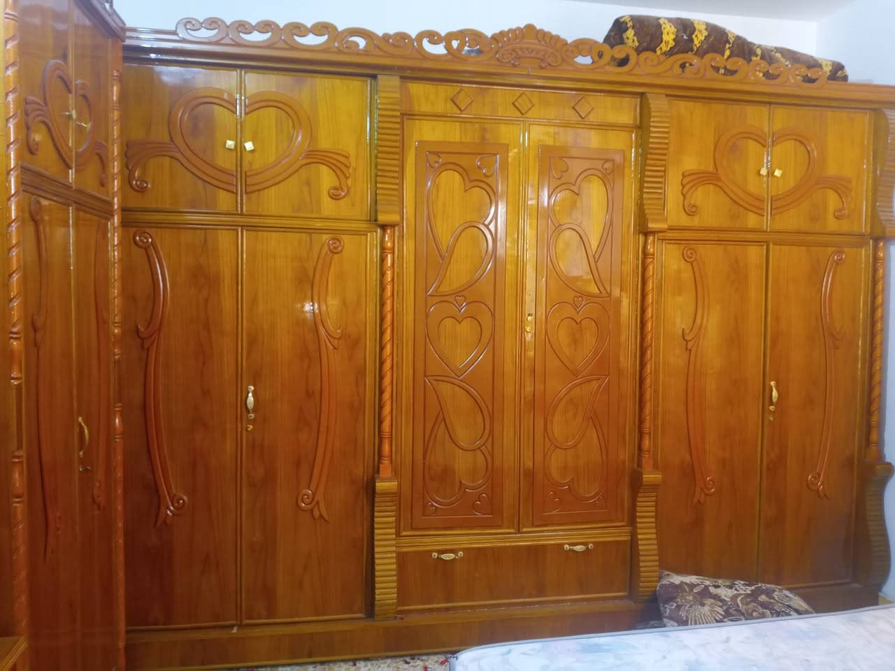السلام عليكم غرفه نوم للبيع 6بيبان تسكام نضافه 99% 1250وبيها مجال مكاني نجف الاستفسار على رقم ***********
