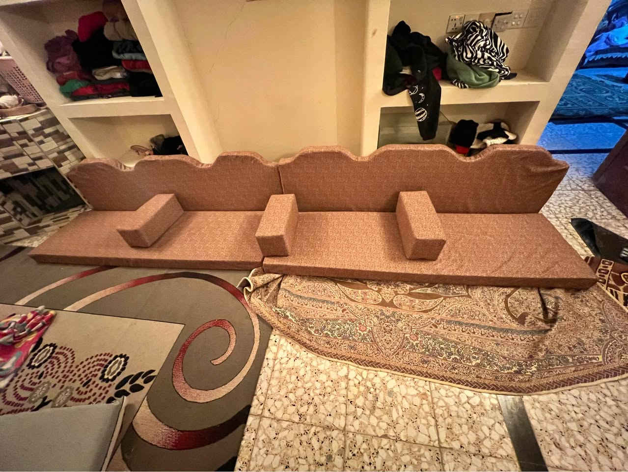 جلسة عربية جديدة بعدهه ممفروشه بلكاع ولامستعمليهه بس فرشت منهال علمود اصورهه وموضحهه كدامكم بلصور الطول مالته 18 متر جبيره السعر 650وبيه مجال معتاز واريد ابعيه مفصلهه بمليون الله شاهد عليه مكاني بغداد الشعله
رقم *********** بغداد, العراق
