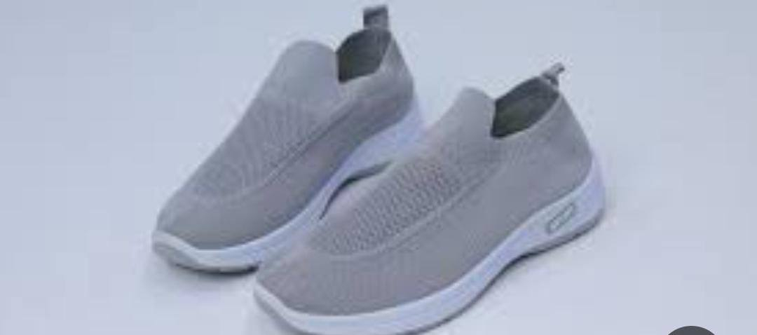 اسكترات فيتنامي اصلي نسائي ارتفاع عالي وسعر خاص ينقطعه على عشره العنوان الرمادي شارع 20 يوجد لدينا توصيل رقم الهاتف***********
