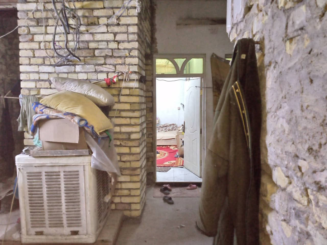 نصف قطعه شرك هيكل  للبيع قطاع ٢٧   طابق الارضي استقبال وحولي وغرفه كامله حتى بياض  والثاني غرفتين وصاله  رقم ***********
