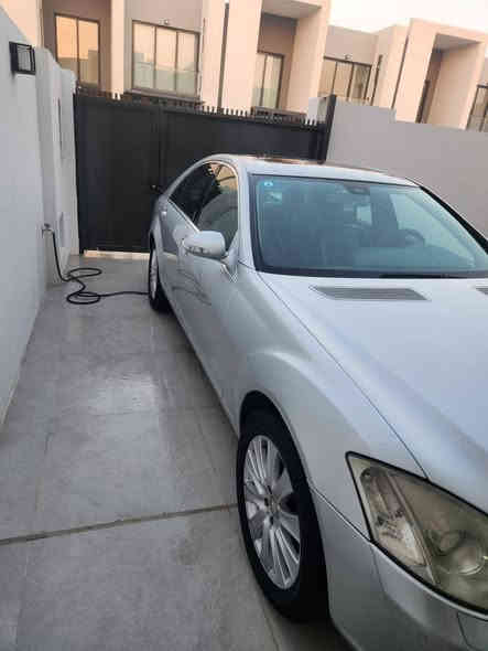 مرسيدس موديلS Class W221 2008
رقم السيارة : بغداد الجديد 11 T  
مكان السيارة : بغداد    مجمع البدور 
المواصفات

2. محرك V6 و كير 7 نمر 
3. تبريد ثلاثة قطع 
6. كروز سرعة 
7. أبواب شفط
8. صندوق شفط
9. فتحة سقف 
11. حساسات امامية خلفية
13. مري شفط
14. شاشة اعطال
15. داخل جلد لون اسود
17. كشنات امامية تبريد و تدفئة
18. ثلاثة وضعيات قيادة سبورت وعادي ومريح (S M C)
19. شفتات بالستيرن
20. سيدي جنجر 
21. نظام تعليق إيرماتك 
 السيارة بيها بارد خفيف بحافة الجاملغ الخلفي الأيمن 
والدعامية الامامية نصه مصبوغ 
السيارة على وضعه ومابيه اي صبغ وسوناره موجود 
السعر ١٩٥ ورقه وبيهه مجال بسيط
***********
