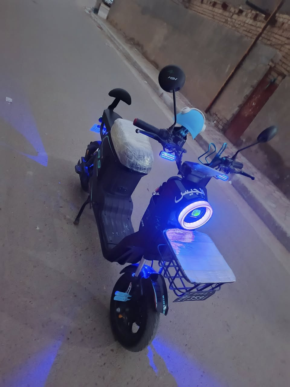 دراجه شحن ار9 لون اسود نضافه فول للبيع المكان جسر اديالئ القديم السعر خاص بس الشراي يتصل ***********4
