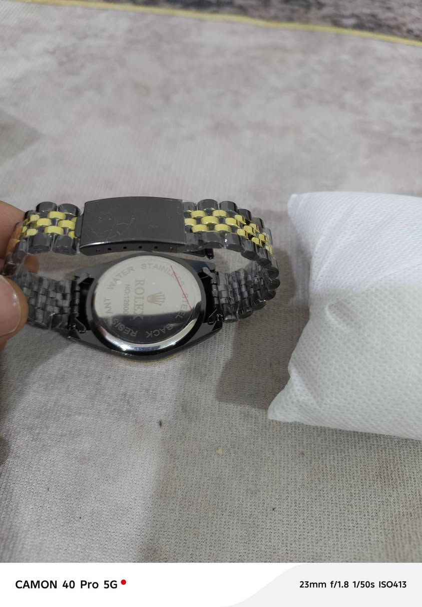 ساعات جميله ومتواضعه رولكس ورنك دوار سعر 10 القطعه تواصل ***********
